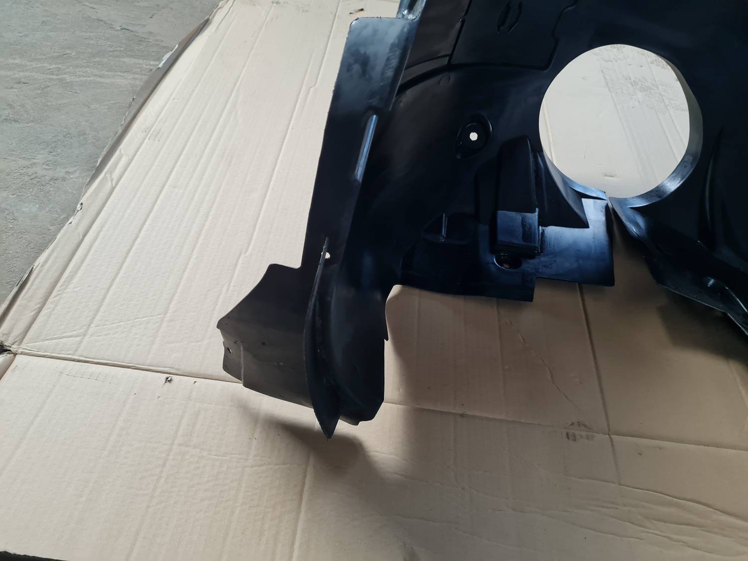 Priekšējais kreisais paspārns priekš MERCEDES AMG W447 5 Priekšējais kreisais paspārns priekš MERCEDES AMG W447