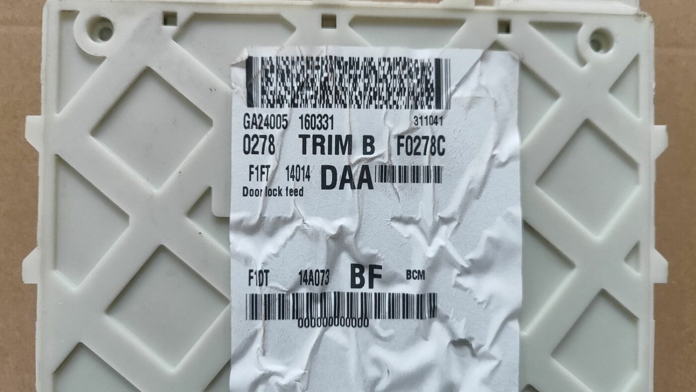 Drošinātāju bloks priekš FORD FOCUS 2016 UNIVERSAL 5 Drošinātāju bloks priekš FORD FOCUS 2016 UNIVERSAL