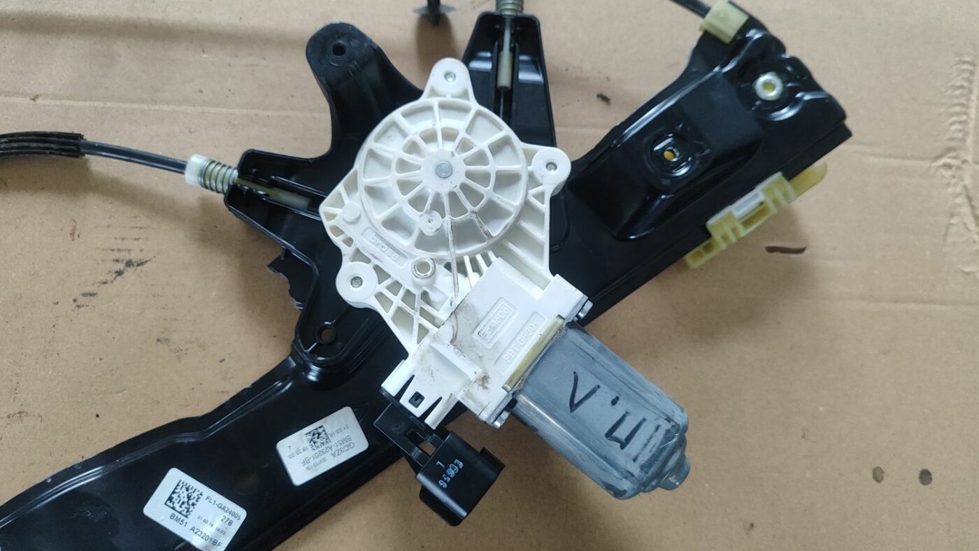 Stikla pacelšanas mehānisms priekšējais kreisais priekš FORD FOCUS 2016 UNIVERSAL 6 Stikla pacelšanas mehānisms priekšējais kreisais priekš FORD FOCUS 2016 UNIVERSAL