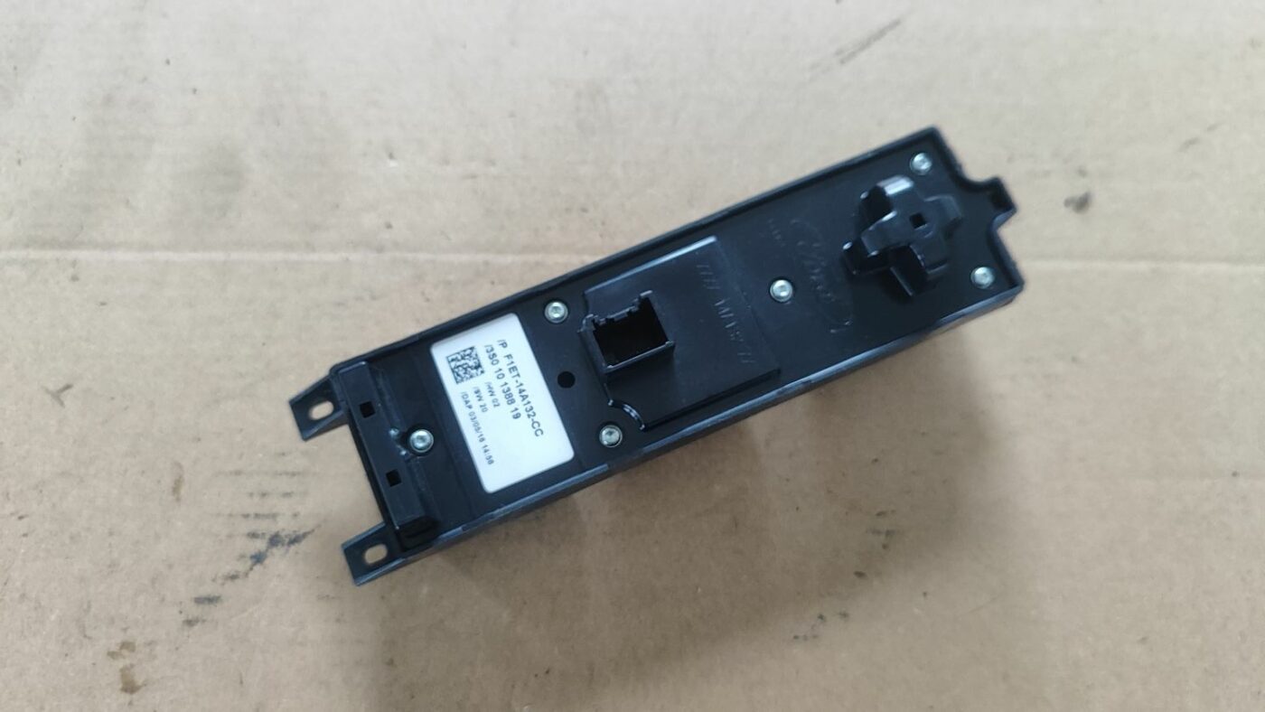 Šofera durvju slēdža pogas priekš FORD FOCUS 2016 UNIVERSAL 6 Šofera durvju slēdža pogas priekš FORD FOCUS 2016 UNIVERSAL