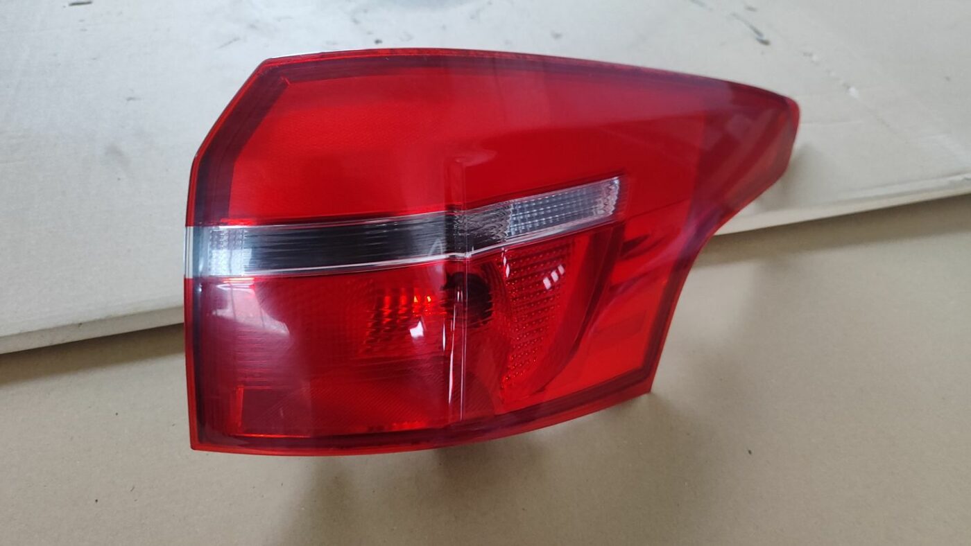 Aizmugurējais labais lukturis priekš FORD FOCUS 2016 UNIVERSAL 2 Aizmugurējais labais lukturis priekš FORD FOCUS 2016 UNIVERSAL