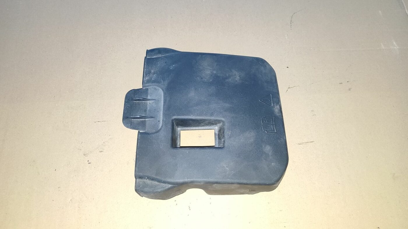 Akumulatora vāks priekš FORD FOCUS 2016 UNIVERSAL 1 Akumulatora vāks priekš FORD FOCUS 2016 UNIVERSAL