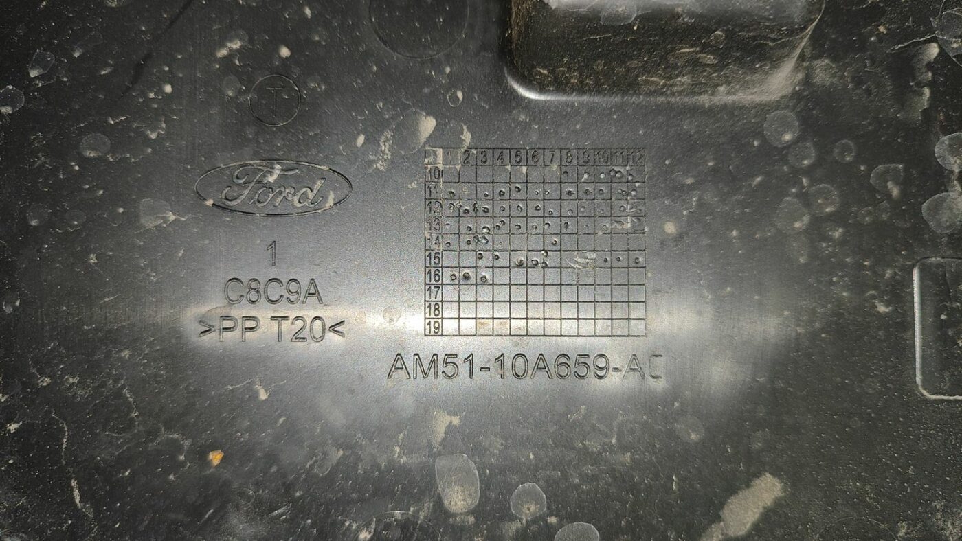 Akumulatora vāks priekš FORD FOCUS 2016 UNIVERSAL 4 Akumulatora vāks priekš FORD FOCUS 2016 UNIVERSAL