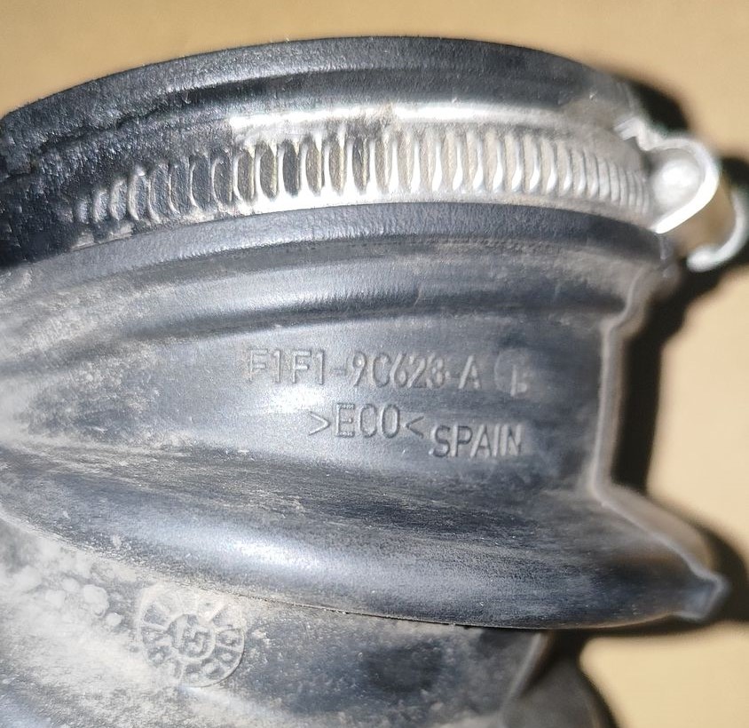 Gaisa filtra korpusa caurule priekš FORD FOCUS 2016 UNIVERSAL 2 Gaisa filtra korpusa caurule priekš FORD FOCUS 2016 UNIVERSAL