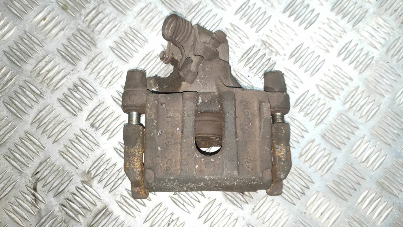 Aizmugurējais kreisais suports priekš FORD FOCUS 2016 UNIVERSAL 2 Aizmugurējais kreisais suports priekš FORD FOCUS 2016 UNIVERSAL