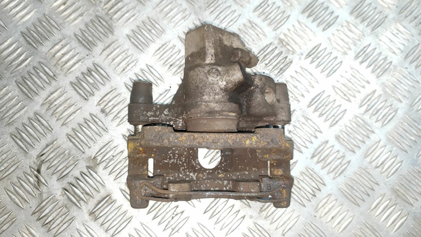 Aizmugurējais kreisais suports priekš FORD FOCUS 2016 UNIVERSAL 3 Aizmugurējais kreisais suports priekš FORD FOCUS 2016 UNIVERSAL