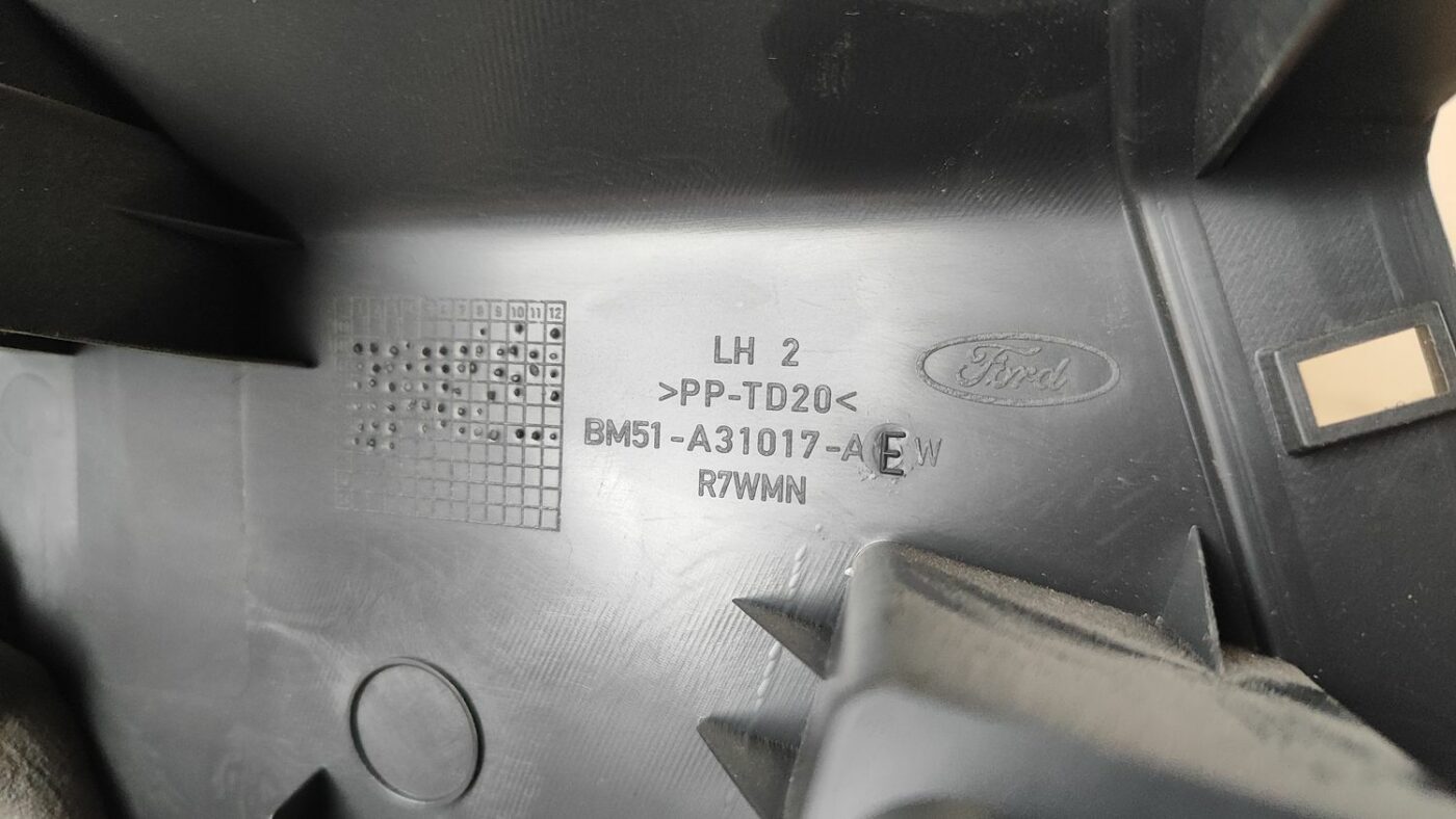 Sliekšņa aizmugurēja kreisa uzlika (salonā) priekš FORD FOCUS 2016 UNIVERSAL 3 Sliekšņa aizmugurēja kreisa uzlika (salonā) priekš FORD FOCUS 2016 UNIVERSAL