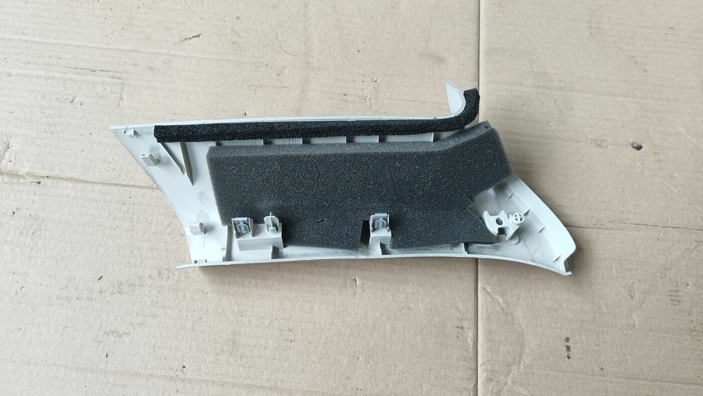 Bagažnieka nodalījuma statnes apdare priekš FORD FOCUS 2016 UNIVERSAL 4 Bagažnieka nodalījuma statnes apdare priekš FORD FOCUS 2016 UNIVERSAL