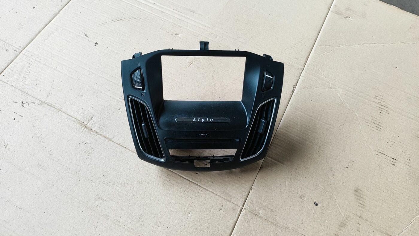 Mērinstrumentu paneļa gaisa vads, centrā priekš FORD FOCUS 2016 UNIVERSAL 1 Mērinstrumentu paneļa gaisa vads, centrā priekš FORD FOCUS 2016 UNIVERSAL