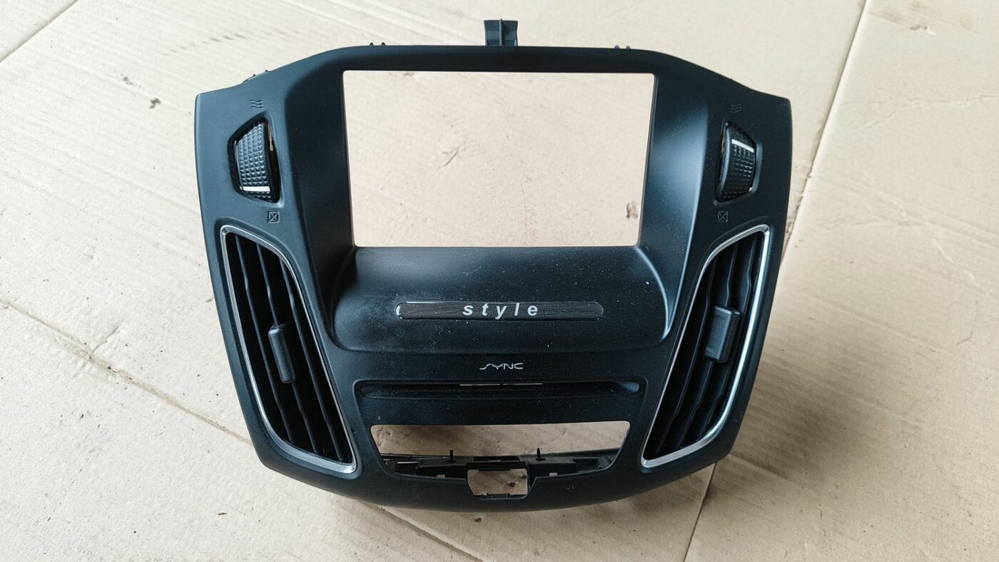 Mērinstrumentu paneļa gaisa vads, centrā priekš FORD FOCUS 2016 UNIVERSAL 2 Mērinstrumentu paneļa gaisa vads, centrā priekš FORD FOCUS 2016 UNIVERSAL