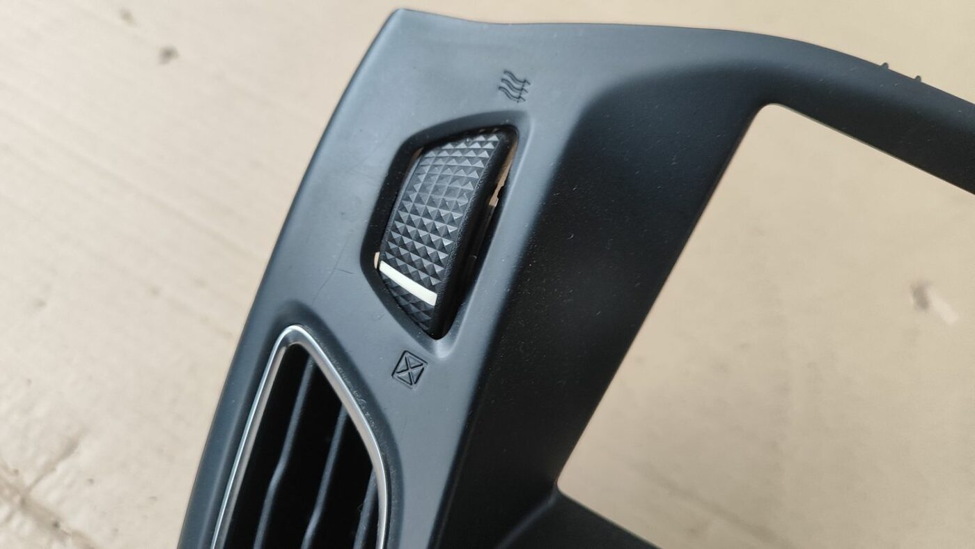 Mērinstrumentu paneļa gaisa vads, centrā priekš FORD FOCUS 2016 UNIVERSAL 10 Mērinstrumentu paneļa gaisa vads, centrā priekš FORD FOCUS 2016 UNIVERSAL