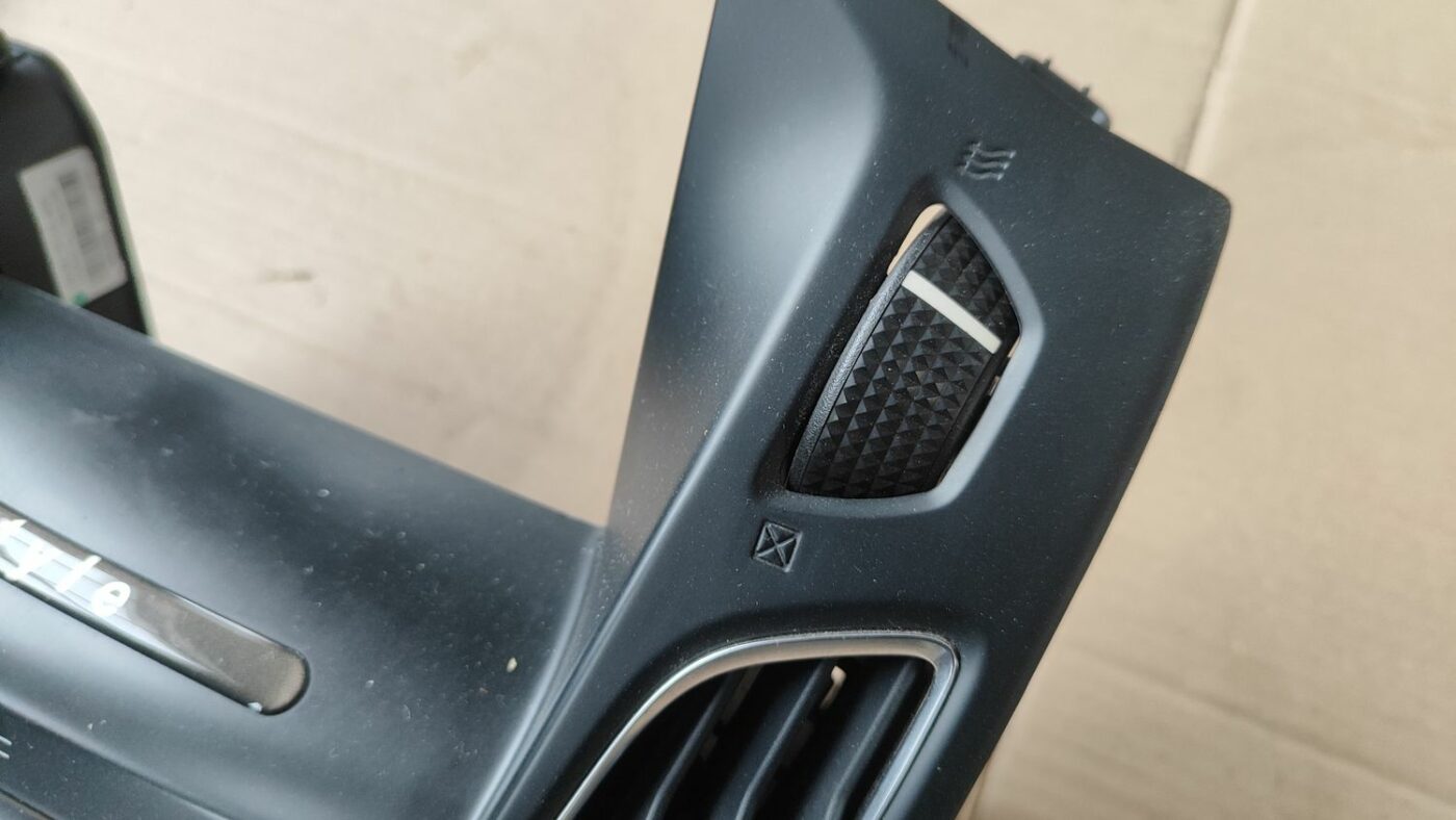 Mērinstrumentu paneļa gaisa vads, centrā priekš FORD FOCUS 2016 UNIVERSAL 9 Mērinstrumentu paneļa gaisa vads, centrā priekš FORD FOCUS 2016 UNIVERSAL