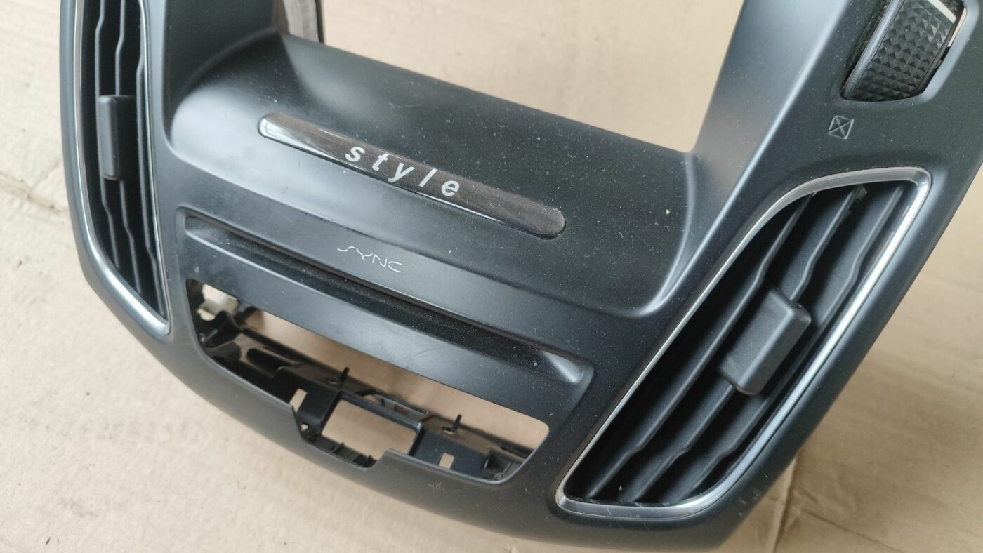 Mērinstrumentu paneļa gaisa vads, centrā priekš FORD FOCUS 2016 UNIVERSAL 8 Mērinstrumentu paneļa gaisa vads, centrā priekš FORD FOCUS 2016 UNIVERSAL