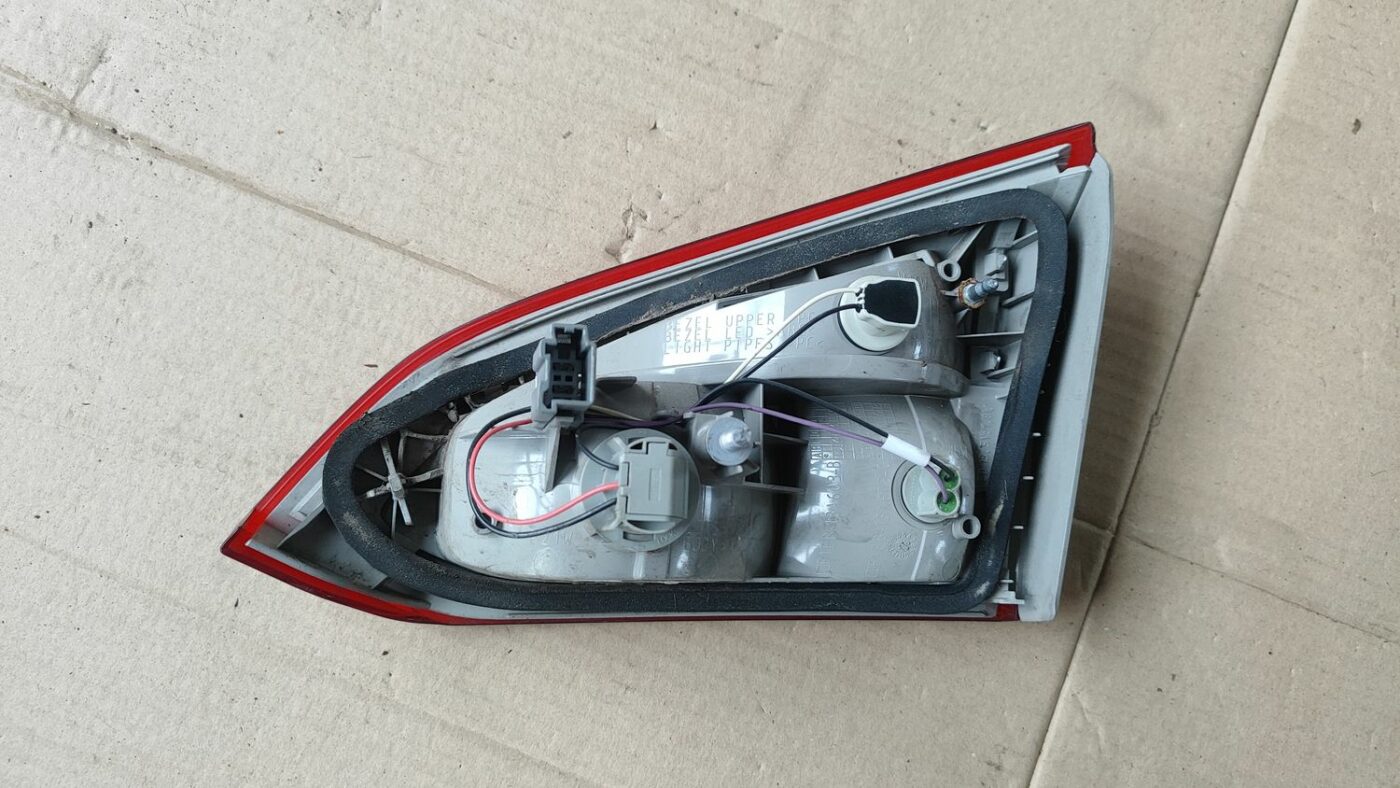 Bagāžnieka vāka kreisais lukturis priekš FORD FOCUS 2016 UNIVERSAL 6 Bagāžnieka vāka kreisais lukturis priekš FORD FOCUS 2016 UNIVERSAL