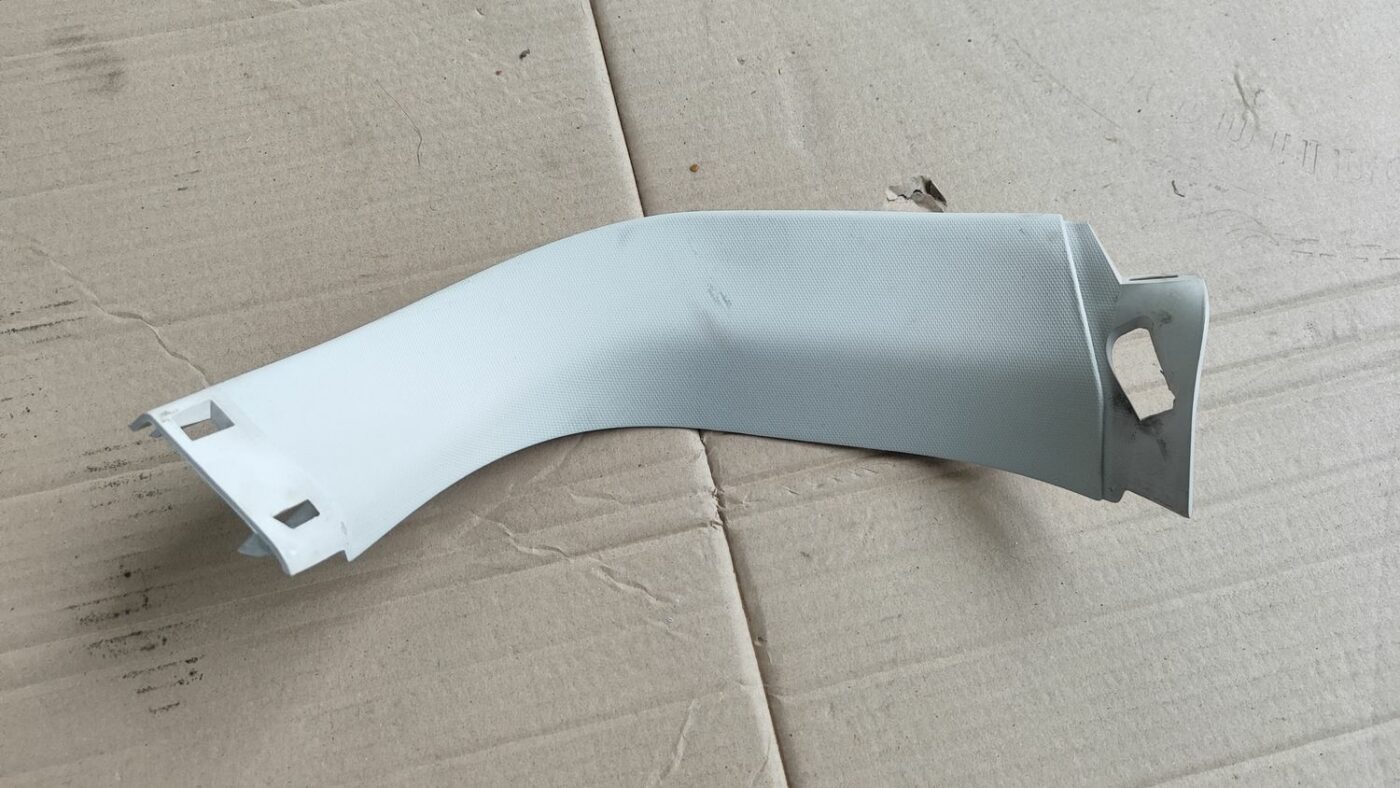 Bagāžnieka vāka apdare priekš FORD FOCUS 2016 UNIVERSAL 2 Bagāžnieka vāka apdare priekš FORD FOCUS 2016 UNIVERSAL