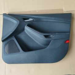 Priekšējo labo durvju apdare priekš FORD FOCUS 2016 UNIVERSAL