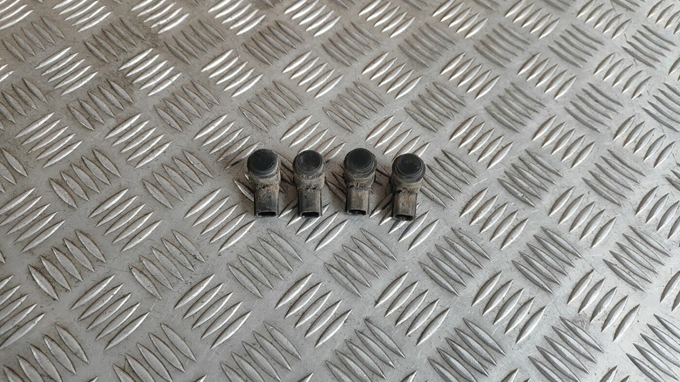 Parkošanās devējs priekš FORD FOCUS 2016 UNIVERSAL 1 Parkošanās devējs priekš FORD FOCUS 2016 UNIVERSAL