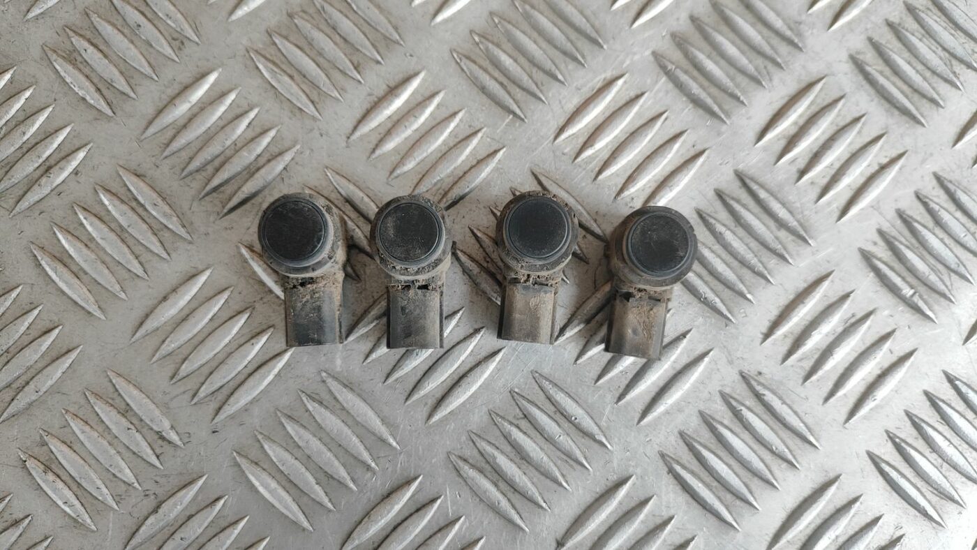 Parkošanās devējs priekš FORD FOCUS 2016 UNIVERSAL 2 Parkošanās devējs priekš FORD FOCUS 2016 UNIVERSAL