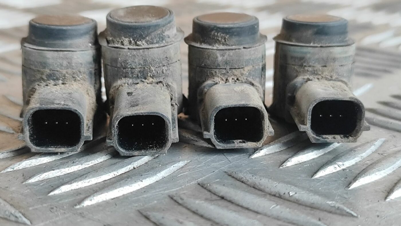 Parkošanās devējs priekš FORD FOCUS 2016 UNIVERSAL 4 Parkošanās devējs priekš FORD FOCUS 2016 UNIVERSAL