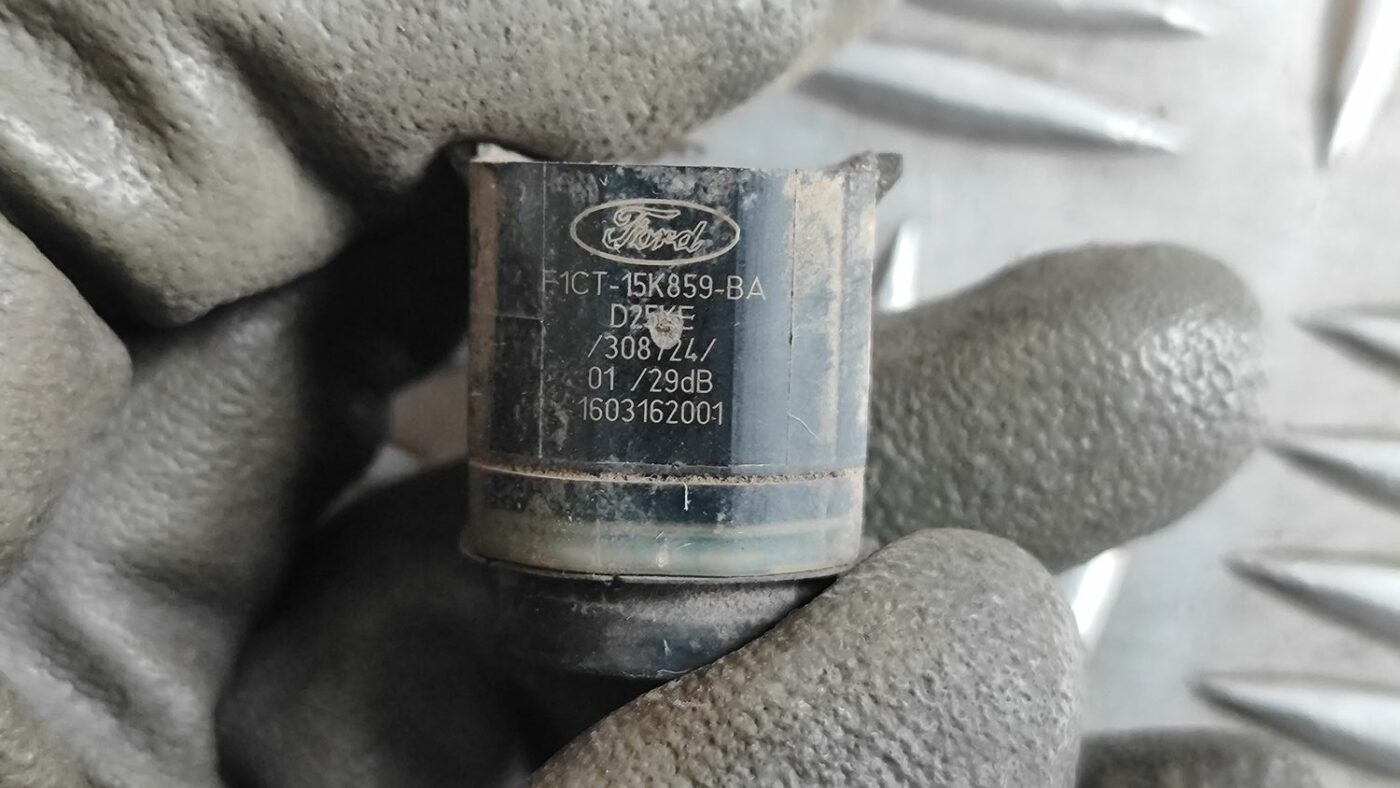 Parkošanās devējs priekš FORD FOCUS 2016 UNIVERSAL 3 Parkošanās devējs priekš FORD FOCUS 2016 UNIVERSAL