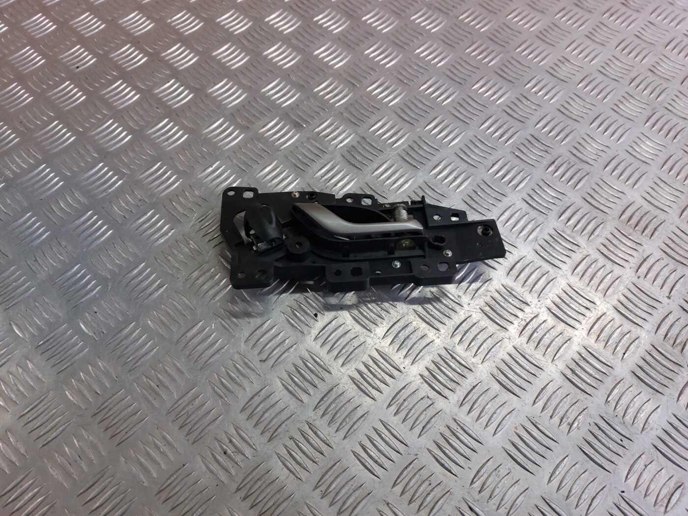 Salona durvju rokturis, priekšējais labais priekš HONDA CIVIC 2006 1 Salona durvju rokturis, priekšējais labais priekš HONDA CIVIC 2006