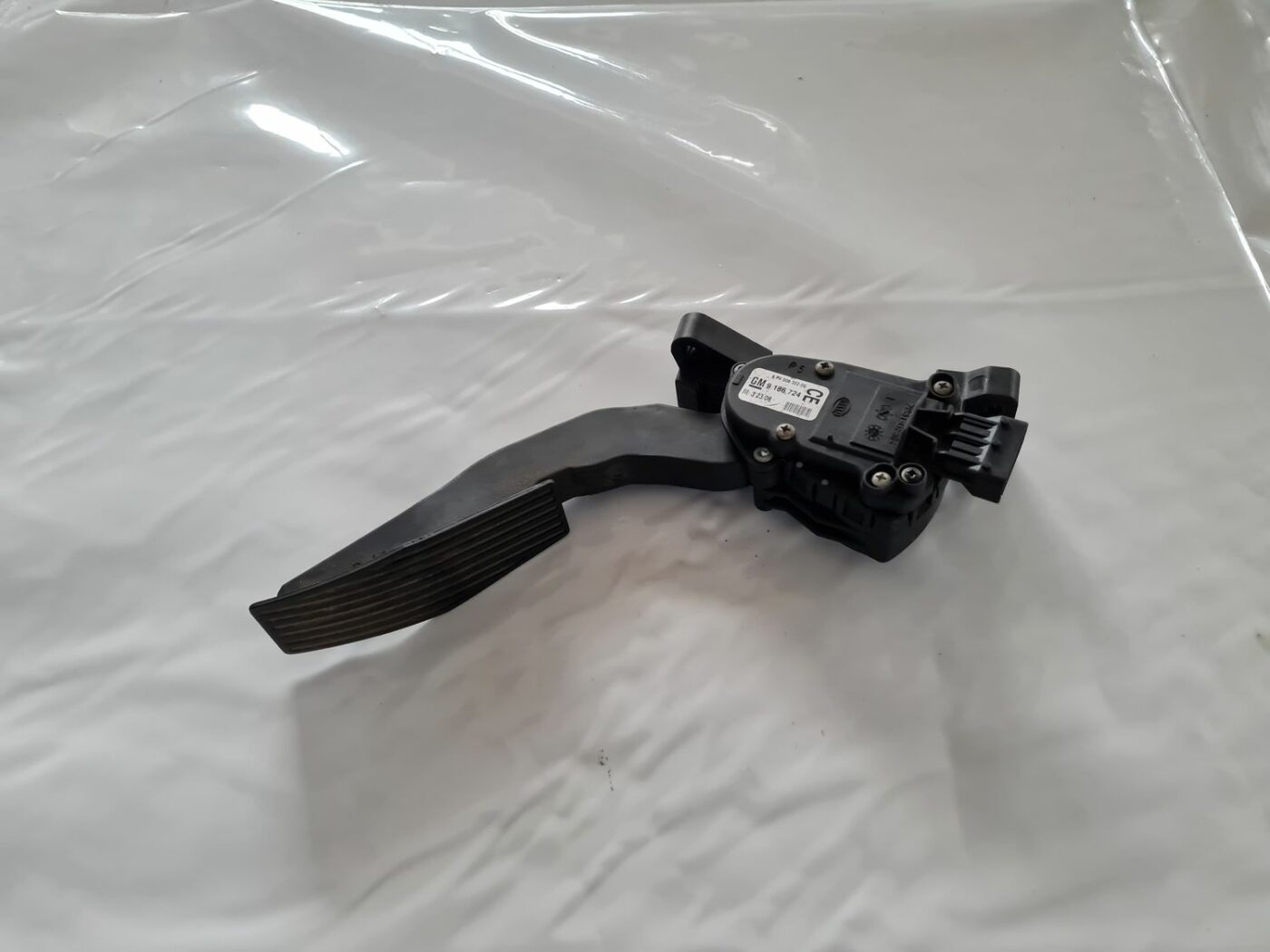 Gāzes pedālis priekš OPEL VECTRA C 2006 1 Gāzes pedālis priekš OPEL VECTRA C 2006