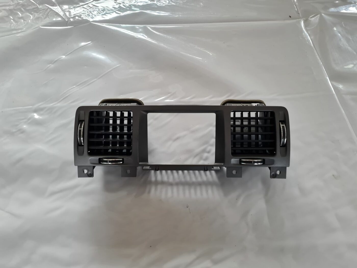 Mērinstrumentu paneļa gaisa vads, centrā priekš OPEL VECTRA C 2006 1 Mērinstrumentu paneļa gaisa vads, centrā priekš OPEL VECTRA C 2006