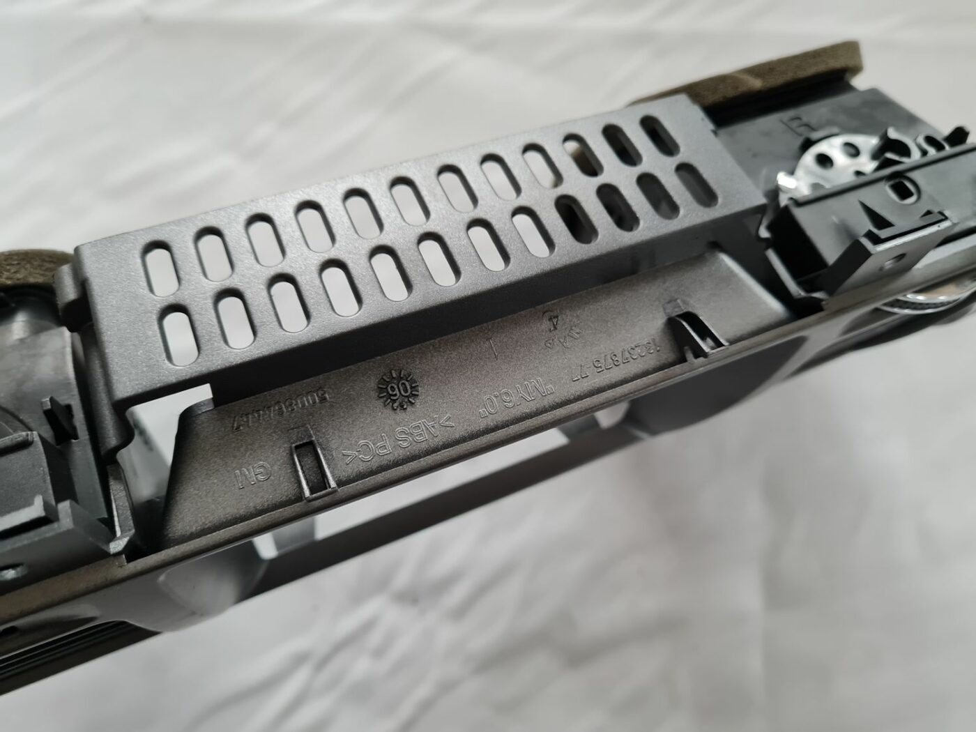 Mērinstrumentu paneļa gaisa vads, centrā priekš OPEL VECTRA C 2006 3 Mērinstrumentu paneļa gaisa vads, centrā priekš OPEL VECTRA C 2006