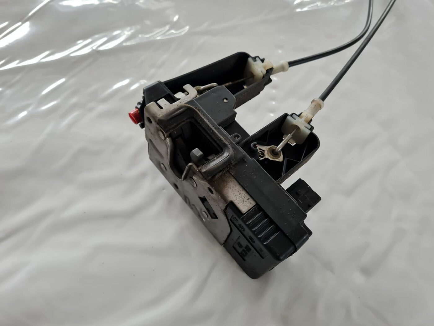 Aizmugurējo labo durvju slēdzene priekš OPEL VECTRA C 2006 2 Aizmugurējo labo durvju slēdzene priekš OPEL VECTRA C 2006