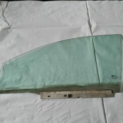 Priekšējo kreiso durvju stikls priekš OPEL VECTRA C 2006