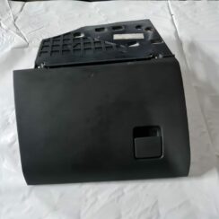 Mantu glabāšanas nodalījums pasažiera pusē priekš OPEL VECTRA C 2006