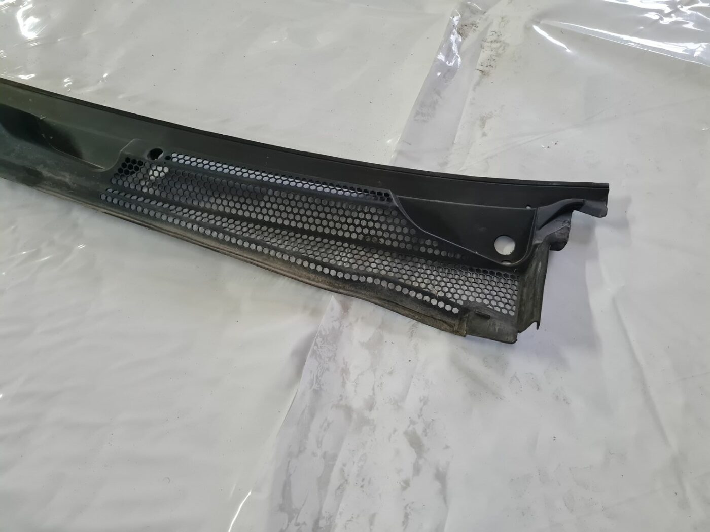 Vējstikla uzlikas (deflektora) režģis priekš OPEL VECTRA C 2006 4 Vējstikla uzlikas (deflektora) režģis priekš OPEL VECTRA C 2006