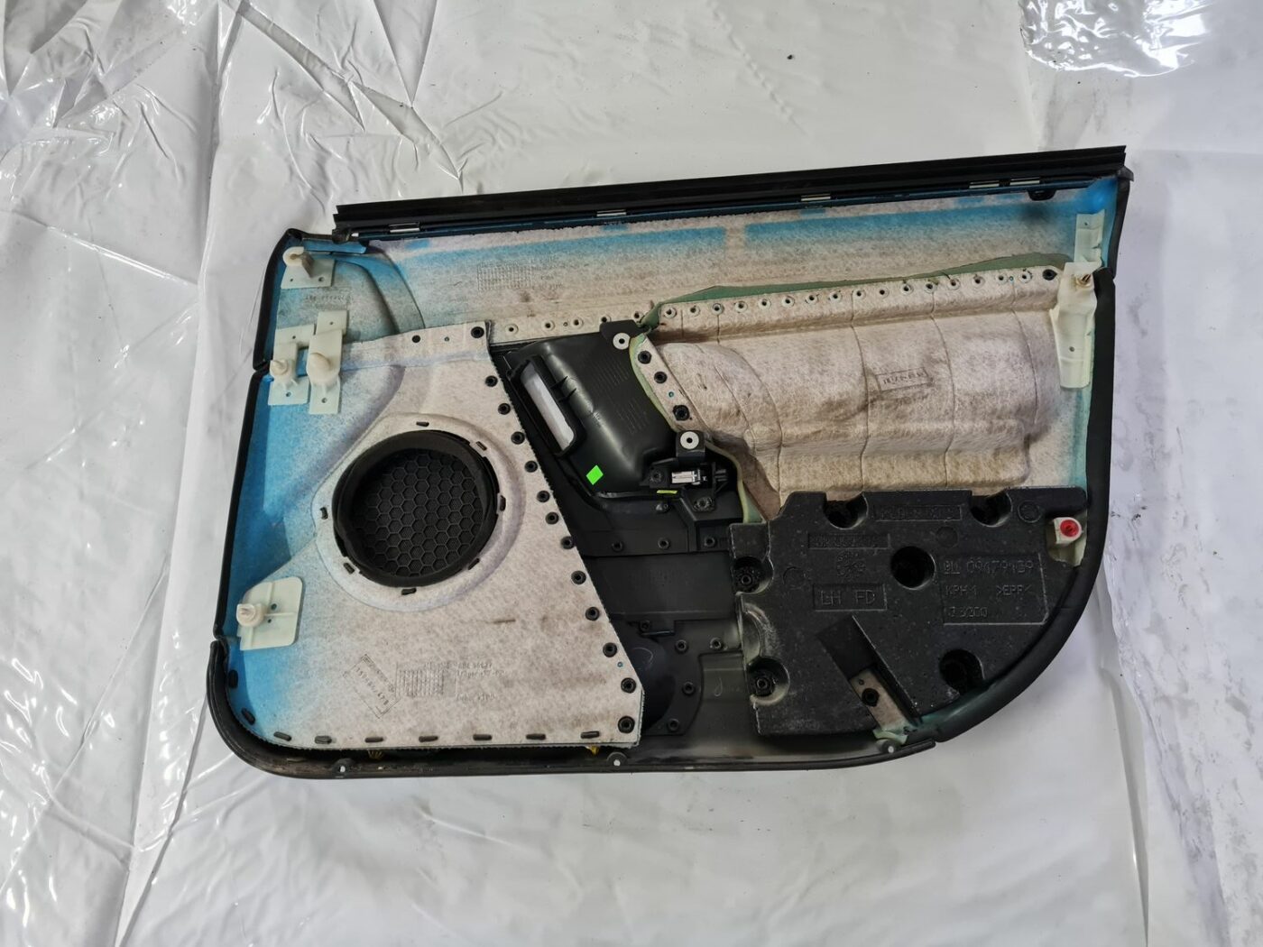 Priekšējo kreiso durvju apdare priekš OPEL VECTRA C 2006 2 Priekšējo kreiso durvju apdare priekš OPEL VECTRA C 2006