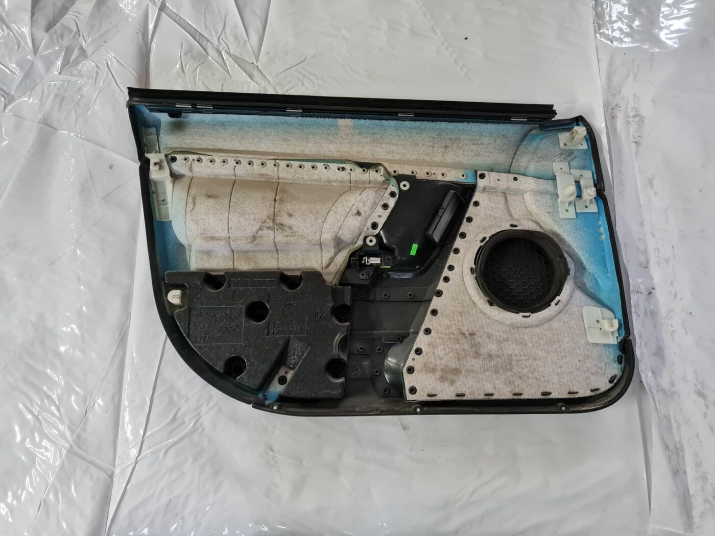 Priekšējo labo durvju apdare priekš OPEL VECTRA C 2006 2 Priekšējo labo durvju apdare priekš OPEL VECTRA C 2006