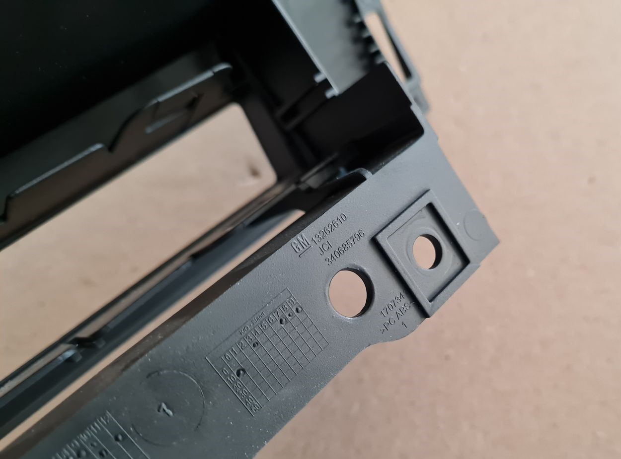 Displeja apdare (uz paneļa) priekš OPEL ASTRA J 2013 3 Displeja apdare (uz paneļa) priekš OPEL ASTRA J 2013