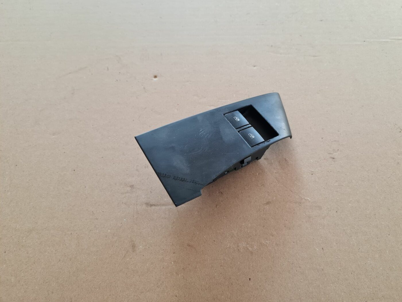 Šofera durvju slēdža pogas priekš OPEL ASTRA J 2013 1 Šofera durvju slēdža pogas priekš OPEL ASTRA J 2013