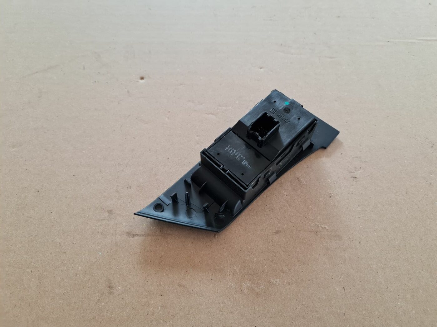 Šofera durvju slēdža pogas priekš OPEL ASTRA J 2013 2 Šofera durvju slēdža pogas priekš OPEL ASTRA J 2013