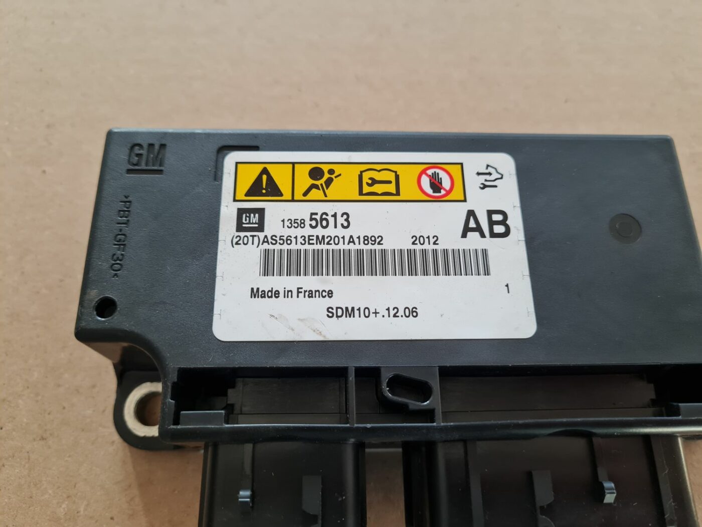 Drošības spilvena vadības bloks priekš OPEL ASTRA J 2013 2 Drošības spilvena vadības bloks priekš OPEL ASTRA J 2013