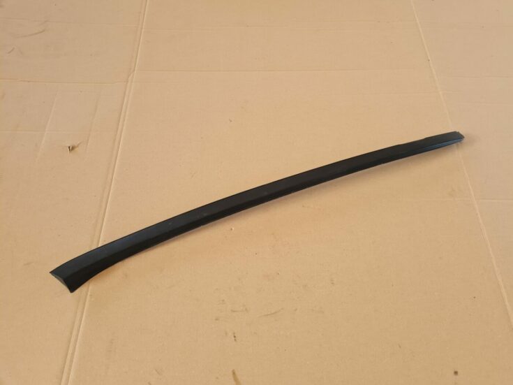 Vējstikla moldings priekš OPEL ASTRA J 2013
