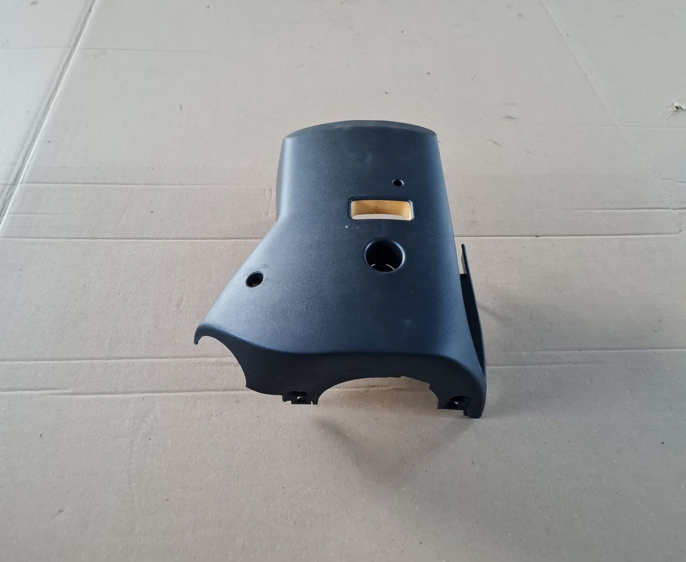 Stūres statnes putekļu aizsargs (salonā) priekš OPEL ASTRA J 2013 1 Stūres statnes putekļu aizsargs (salonā) priekš OPEL ASTRA J 2013