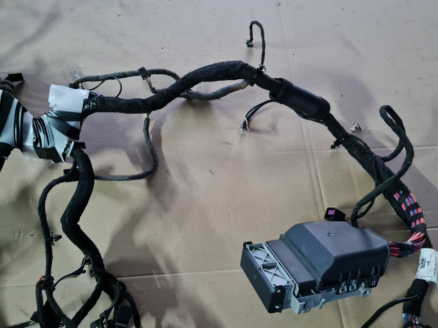 Dzinēja vadi priekš OPEL ASTRA J 2013 7 Dzinēja vadi priekš OPEL ASTRA J 2013