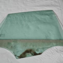 Aizmugurējo labo durvju stikls priekš OPEL ASTRA J 2013