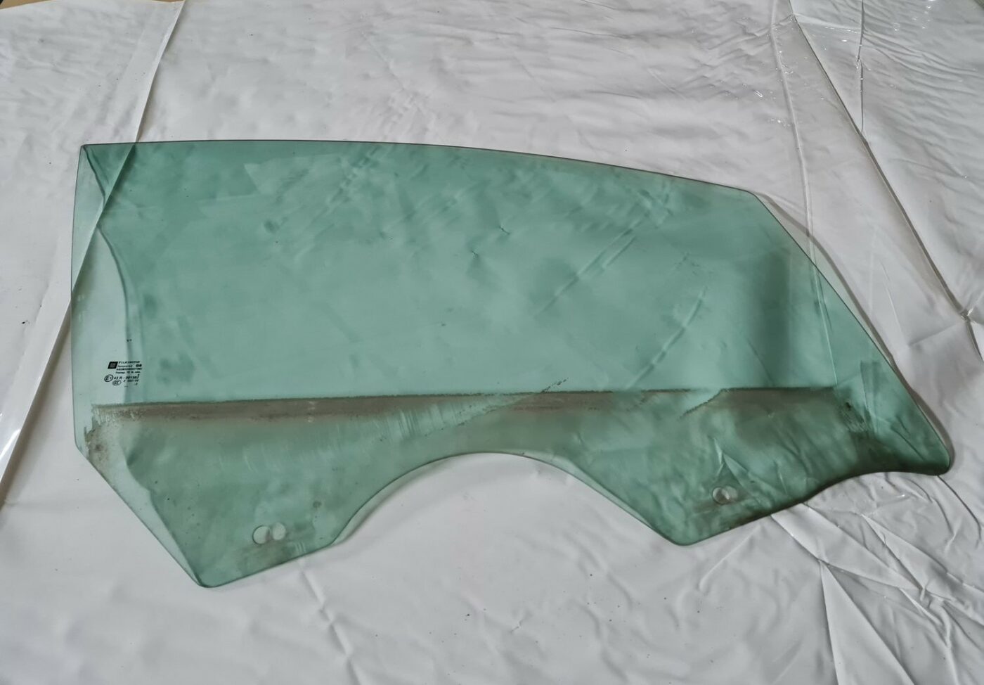 Priekšējo labo durvju stikls priekš OPEL ASTRA J 2013 1 Priekšējo labo durvju stikls priekš OPEL ASTRA J 2013