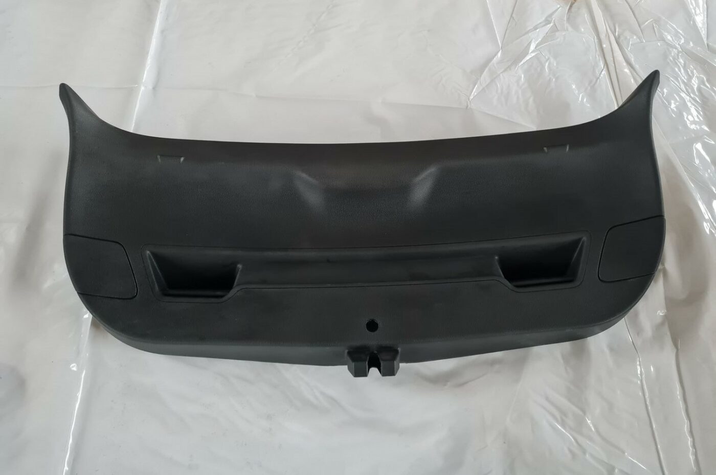 Bagāžnieka vāka liela apdare priekš OPEL ASTRA J 2013 1 Bagāžnieka vāka liela apdare priekš OPEL ASTRA J 2013