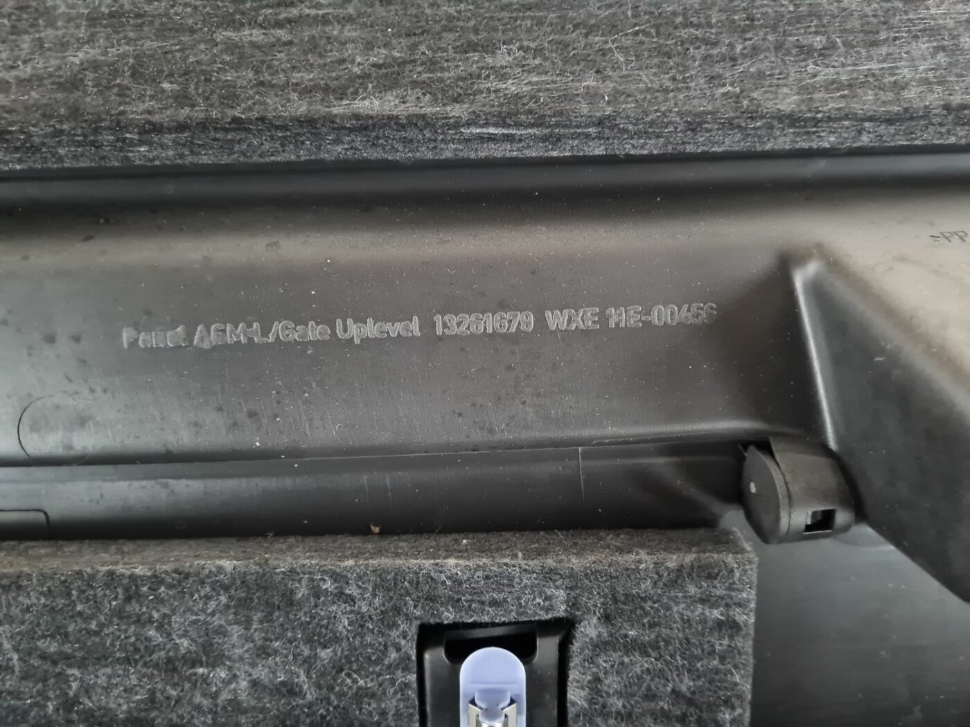 Bagāžnieka vāka liela apdare priekš OPEL ASTRA J 2013 3 Bagāžnieka vāka liela apdare priekš OPEL ASTRA J 2013