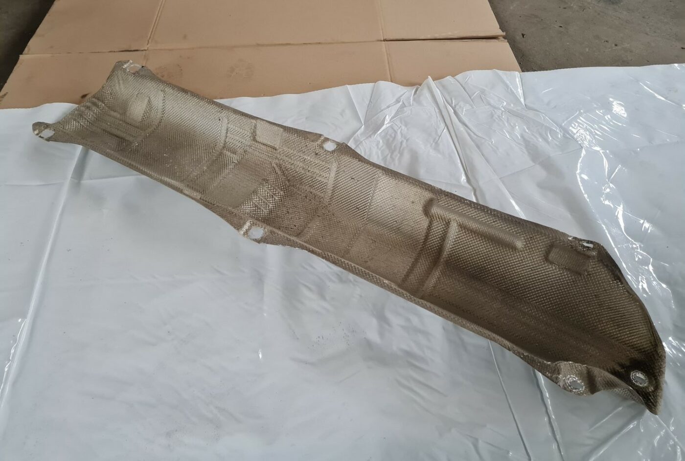 Izpūtēja sistēmas karstuma aizsargs priekš OPEL ASTRA J 2013 2 Izpūtēja sistēmas karstuma aizsargs priekš OPEL ASTRA J 2013