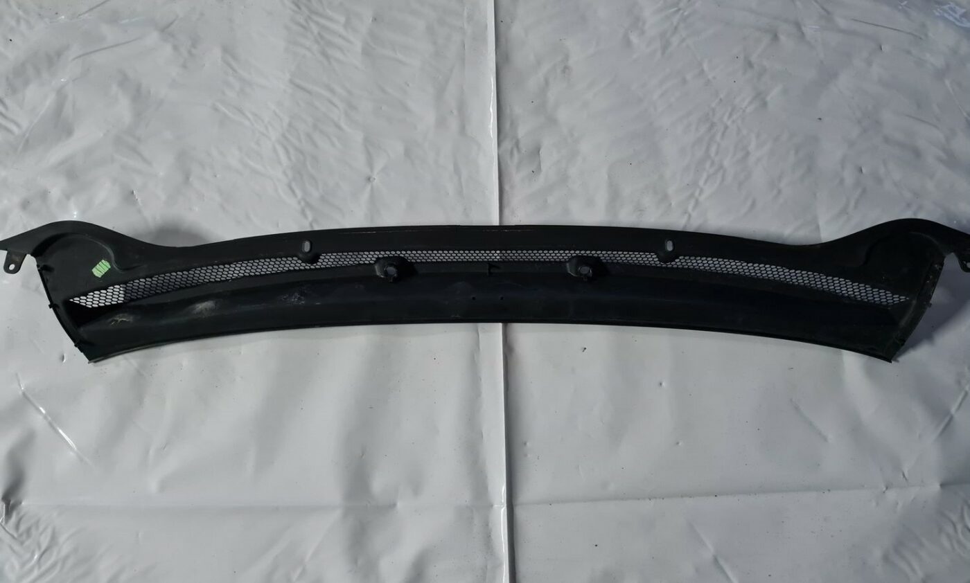 Vējstikla uzlikas (deflektora) režģis priekš OPEL ASTRA J 2013 2 Vējstikla uzlikas (deflektora) režģis priekš OPEL ASTRA J 2013