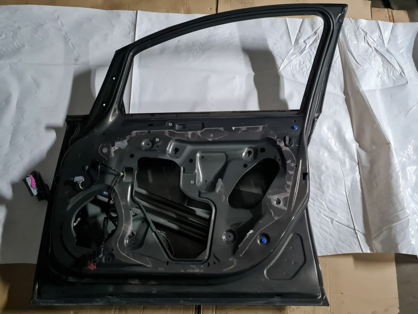 Priekšējās labās durvis priekš OPEL ASTRA J 2013 3 Priekšējās labās durvis priekš OPEL ASTRA J 2013