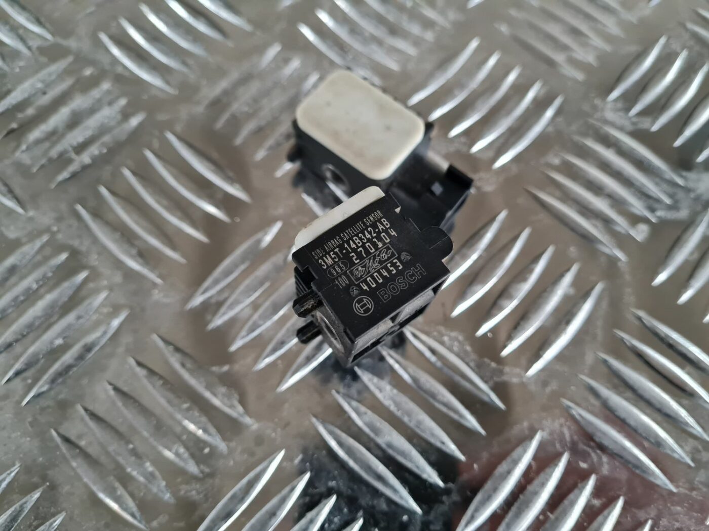 Drošības spilvena trieciensensors priekš FORD FOCUS C-MAX 2004 2 Drošības spilvena trieciensensors priekš FORD FOCUS C-MAX 2004