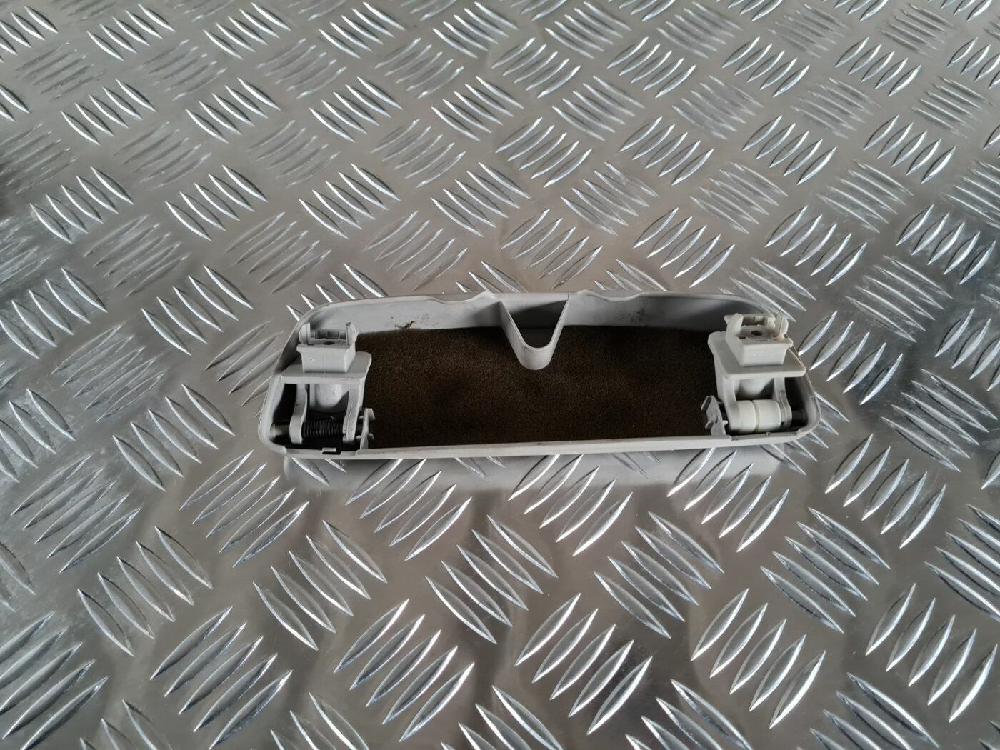 Briļļu uzglabāšanas nodalījums priekš FORD FOCUS C-MAX 2004 2 Briļļu uzglabāšanas nodalījums priekš FORD FOCUS C-MAX 2004